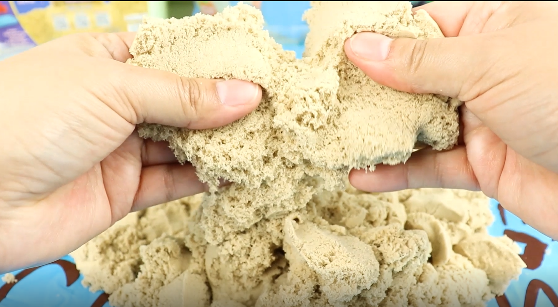 coolsand_usa's tweet photo. Mold, break, make repeat..

@lexikawaiisworld

#asmr #coolsand #sandcutting #sandasmr #satisyingsand #molding #sensoryplay https://t.co/Sc5dQ6xv7B
