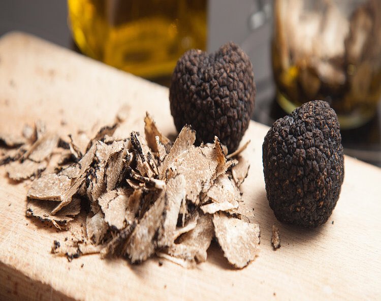 AfricasBestFood's tweet photo. Our #BlackSummerTruffles the perfect companion to any high class dish.π
#Truffles #StayHealthy #SummerTruffles #BlackTruffles #ItalianCuisine #tartufo #tartufi #tartufonero #fatfree #organic #vegan #Health #vegetarian #NatureLove #Nature #macrophotography #Antioxidants https://t.co/0mDcz4n9mr