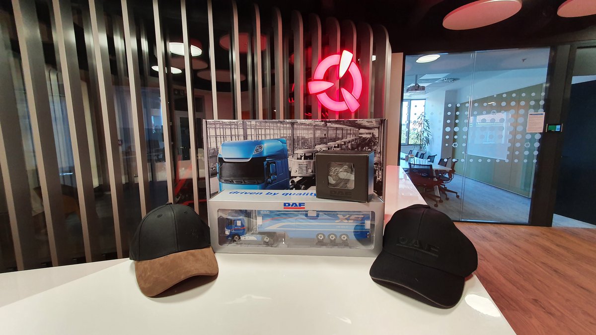 SCSsoftware's tweet image. We still have some cool gifts provided by our friends at @DAFTrucksNV to give away 🙌

We will randomly draw a winner for each item over the next few days 🚛

Share a photo or video of your DAF XF truck in the Unity paint job using #DAFUnityEdition to be in with a chance to win!