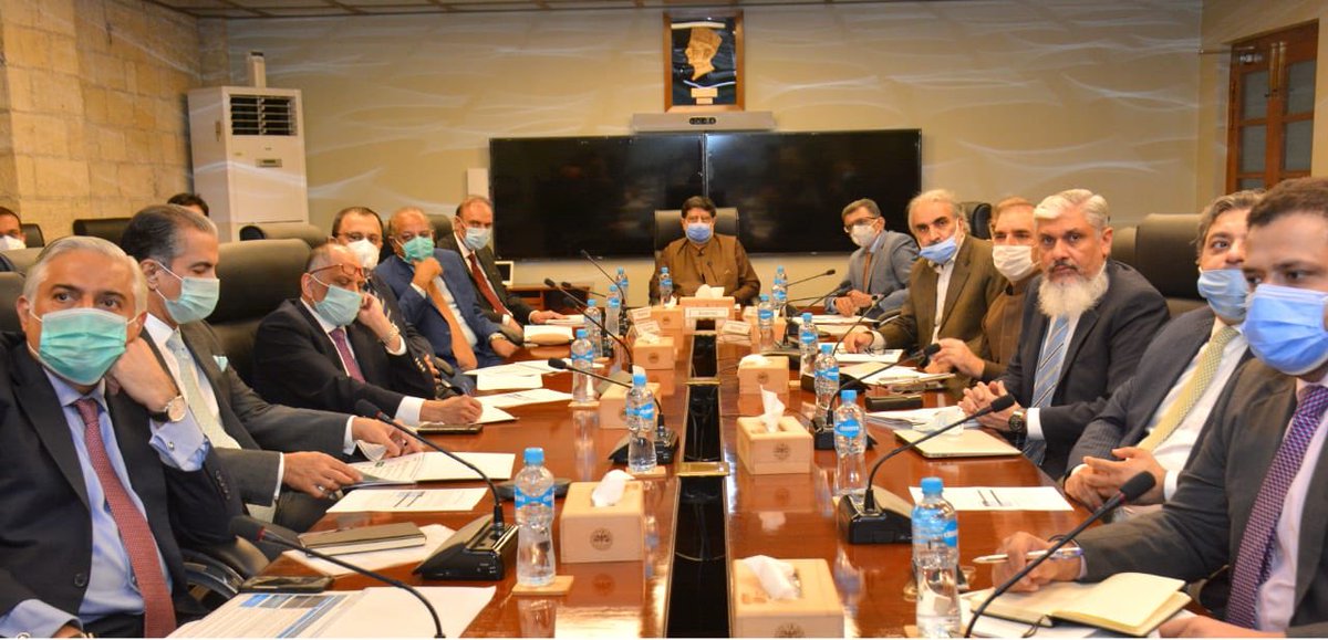 TeamSoomro's tweet photo. وفاقی وزیر برائے نجکاری محمدمیاں سومرو کی قومی اور بین الاقوامی بینکوں کے سربراہان سےاہم ملاقات۔ جس  میں وزیراعظم  کے مشیربرائے پٹرولیم ندیم بابر کی ��رکت۔
اہم اجلاس میں بلاوکی پاور پلانٹ حویلی بہاد�� شاہ کی نجکاری اور بینکوں کی  شراکت پربات چیت۔
(1/2)

@smmsoomro @PrivComPakistan https://t.co/EQlv3LFeNu