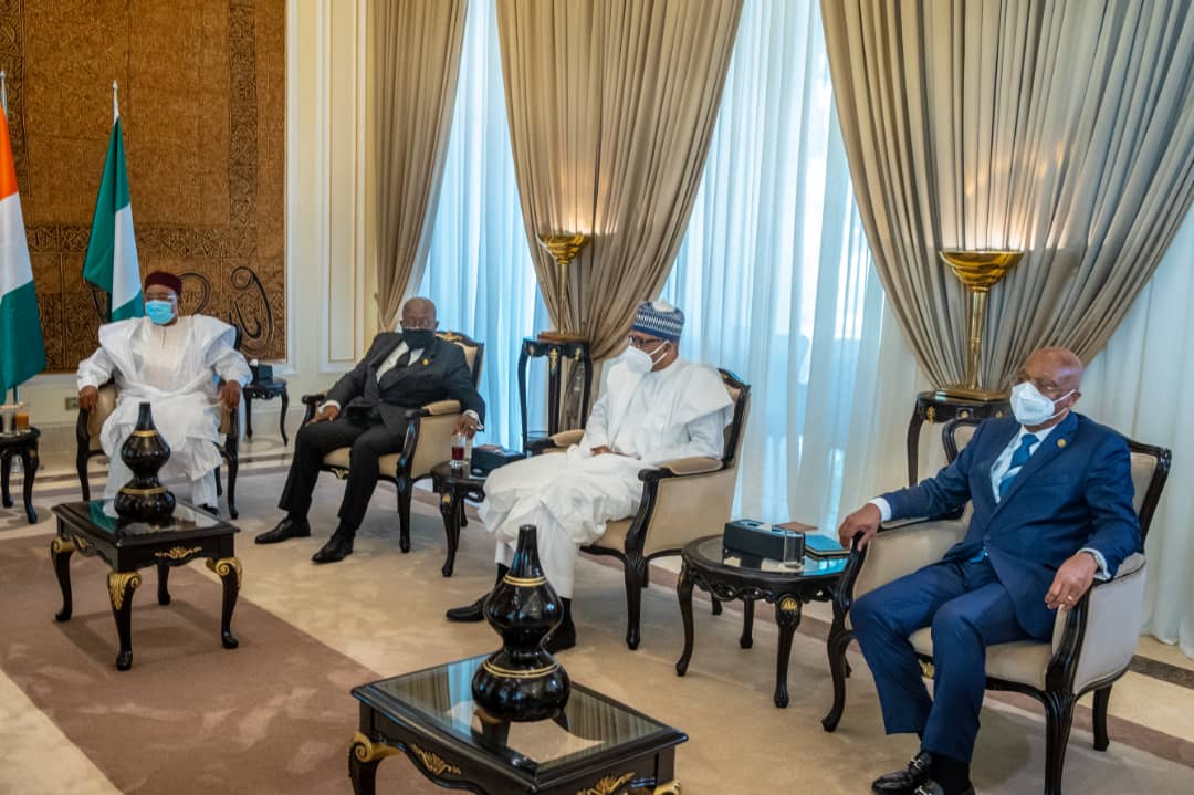 PresidenceMali's tweet photo. Koulouba | 23 juillet 2020 
Le Président de la République reçoit, en déjeuner de travail, ses homologues de la #Cedeao, présents à #Bamako pour apporter leur contribution à la résolution de la crise. Plusieurs autres personnalités participent à ce déjeuner de travail. https://t.co/HzZXVC5TxD