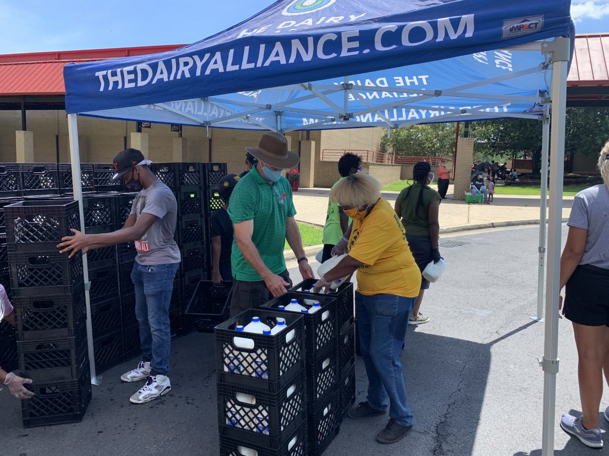 Another successful Milk Giveaway in Phenix City Alabama yesterday! 