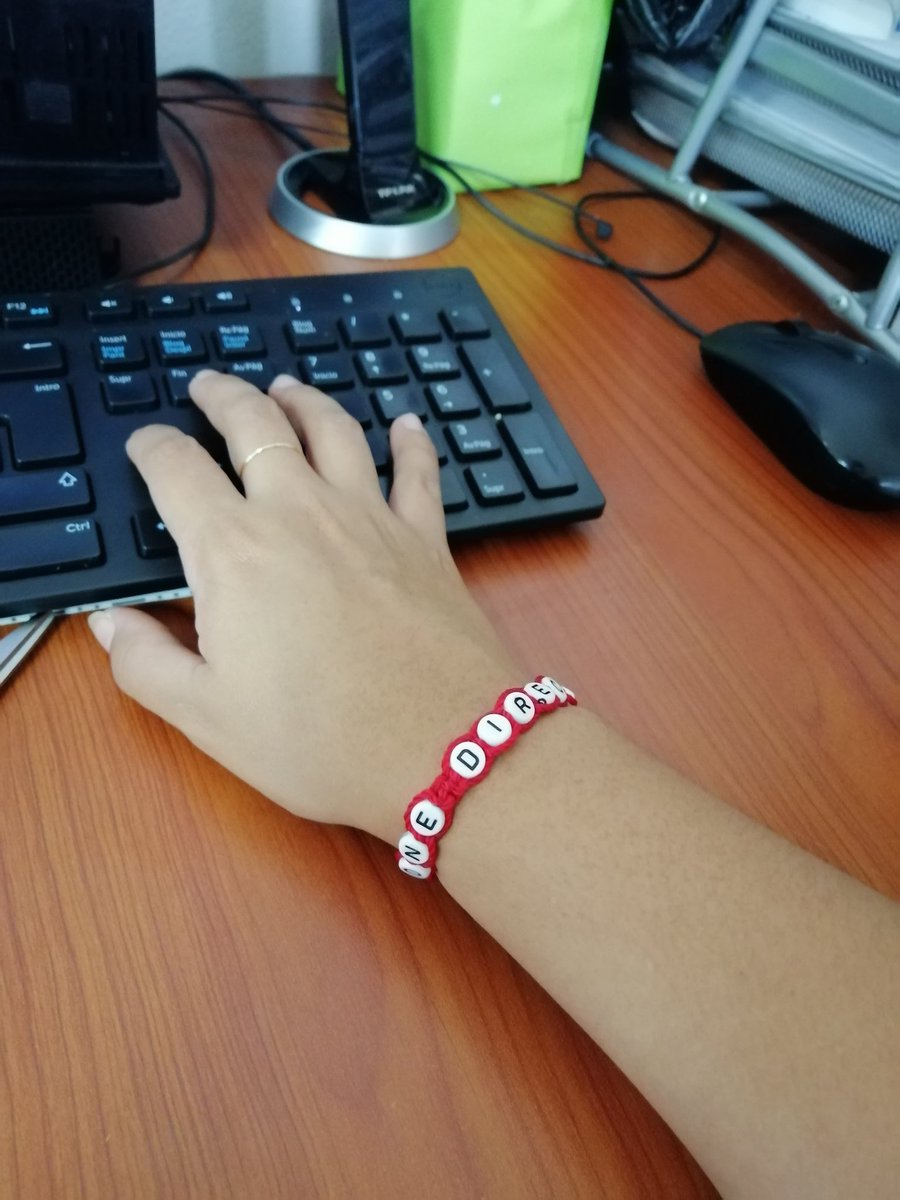 Aanniithaa74's tweet photo. #DIRECTIONERSBREAKTHEINTERNET celebrando desde mi cubículo
#10YearsOfOneDirection https://t.co/E7vm6LsV9f