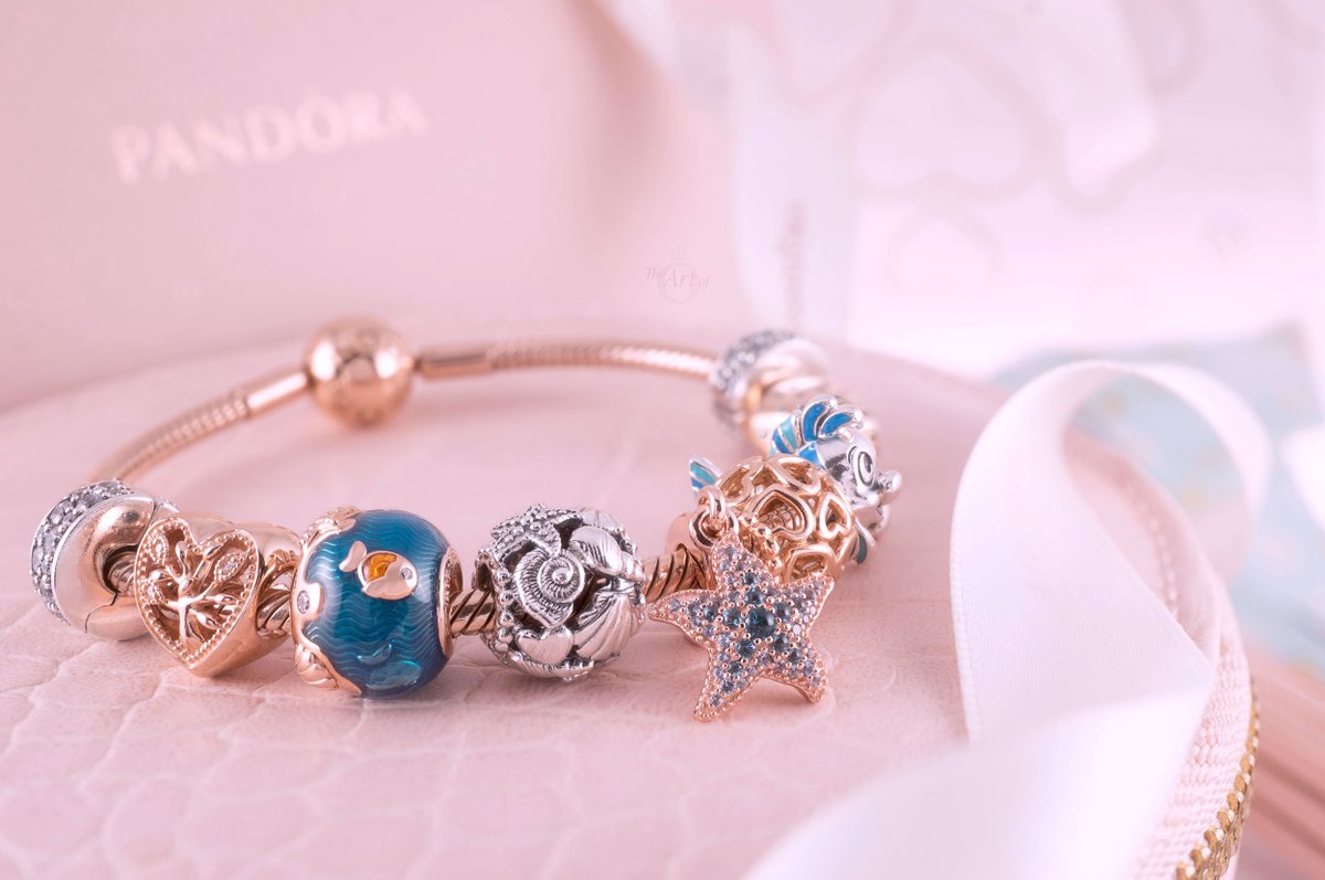 theartofpandora's tweet photo. Dive into the #PandoraOcean and explore with our review of the #PandoraRose Shimmering Ocean Waves &amp; Fish Charm 🐟💛🌊 
https://t.co/VdsuB39BjM

#pandorasummer @Pandora_UK #BeCharming @PandoraMOA https://t.co/AwmDyzBpfd