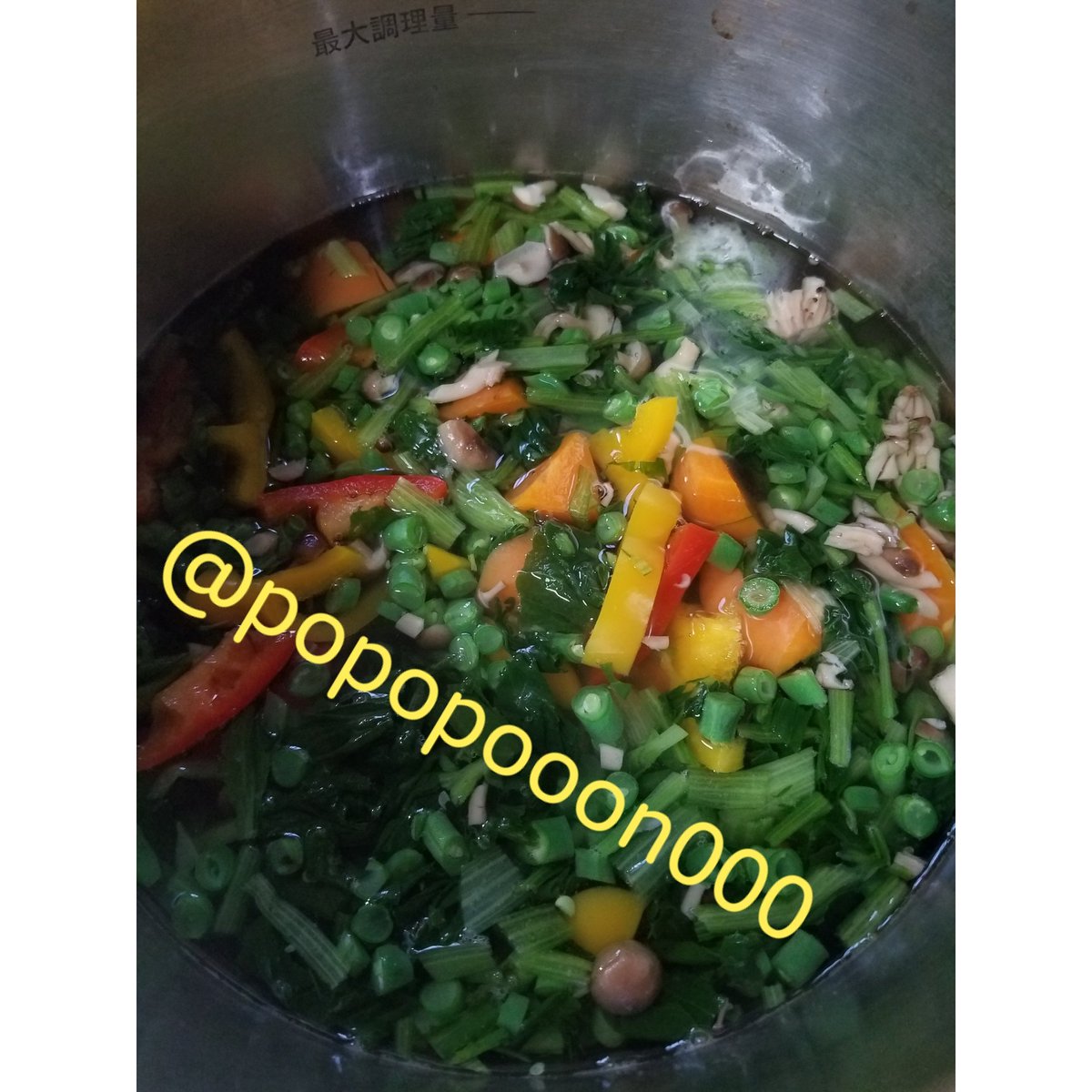 popopooon000's tweet photo. さつまいも🍠ペーストめもφ(..)

紅はるか、ばなな、りんご、にんじん
自家製✨小松菜、いんげん
パプリカ(黄・赤)、冷凍きのこ(しめじ)

#愛犬 #犬ごはん #手作り犬ごはん #食物アレルギー #アレルギー犬 #アトピー犬 https://t.co/7niz6N9HTY