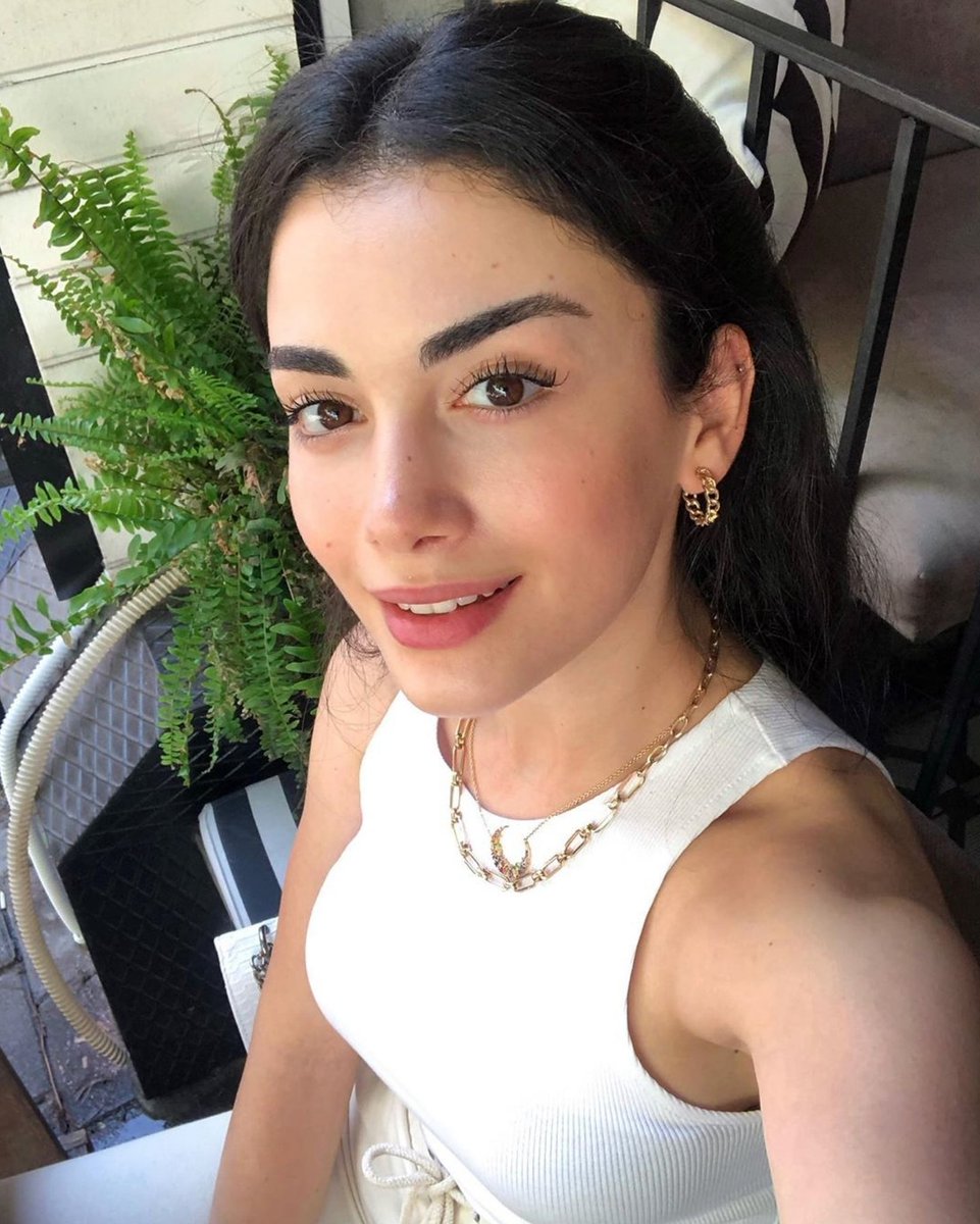reymiredustu's tweet photo. Ç i ç e k G i b i 🌸 😍

#ÖzgeYağız https://t.co/36s1upZBhW