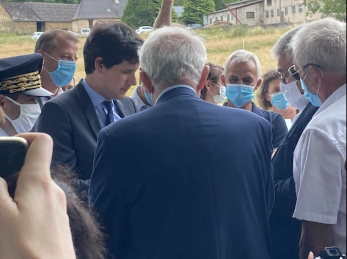 FdseaCorreze's tweet photo. [EN DIRECT]
#agriculture #visiteministérielle

🔴 En direct, visite de @J_Denormandie, ministre de l'Agriculture sur l'exploitation de Monsieur Hervé Malinie à Perpezac-le-Noir https://t.co/dqaNgUo4Bk