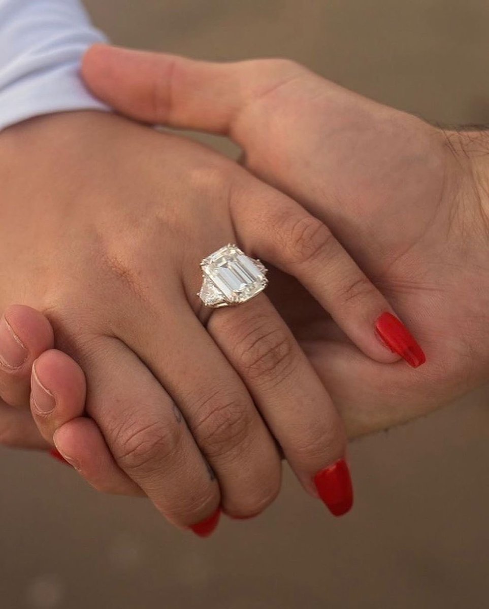 Relatable_Mx's tweet photo. 💍❤️ Demi Lovato y el actor Max Ehrich decidieron dar el siguiente paso en su relación y ¡se van a casar!

Así lo dió a conocer la cantante en su cuenta de Instagram. https://t.co/mRSrVb1f05
