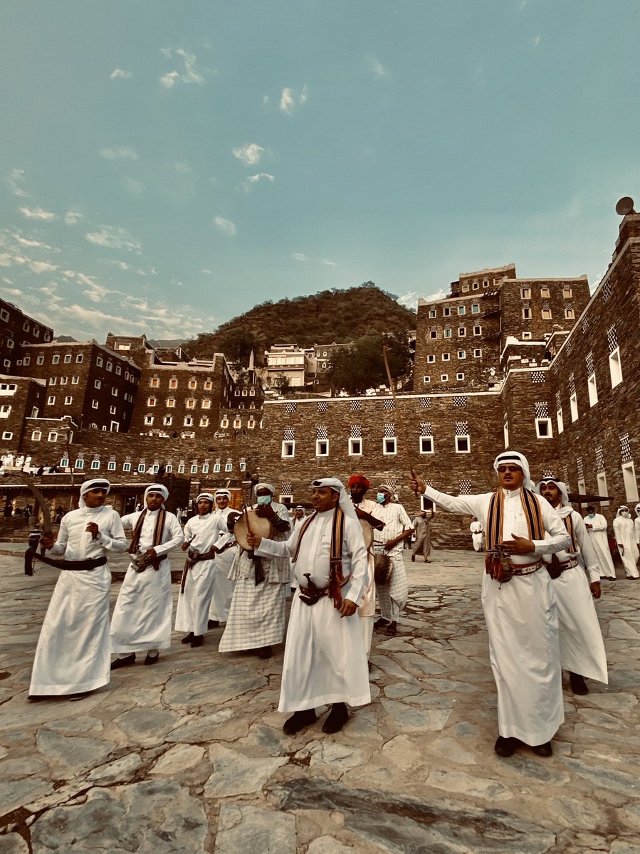 Yazın güzelliğini Rijal almaa’tan fotoğrafları.

#SuudiArabistan 
#KSAinallLangs
#SuudiArabistanYaz