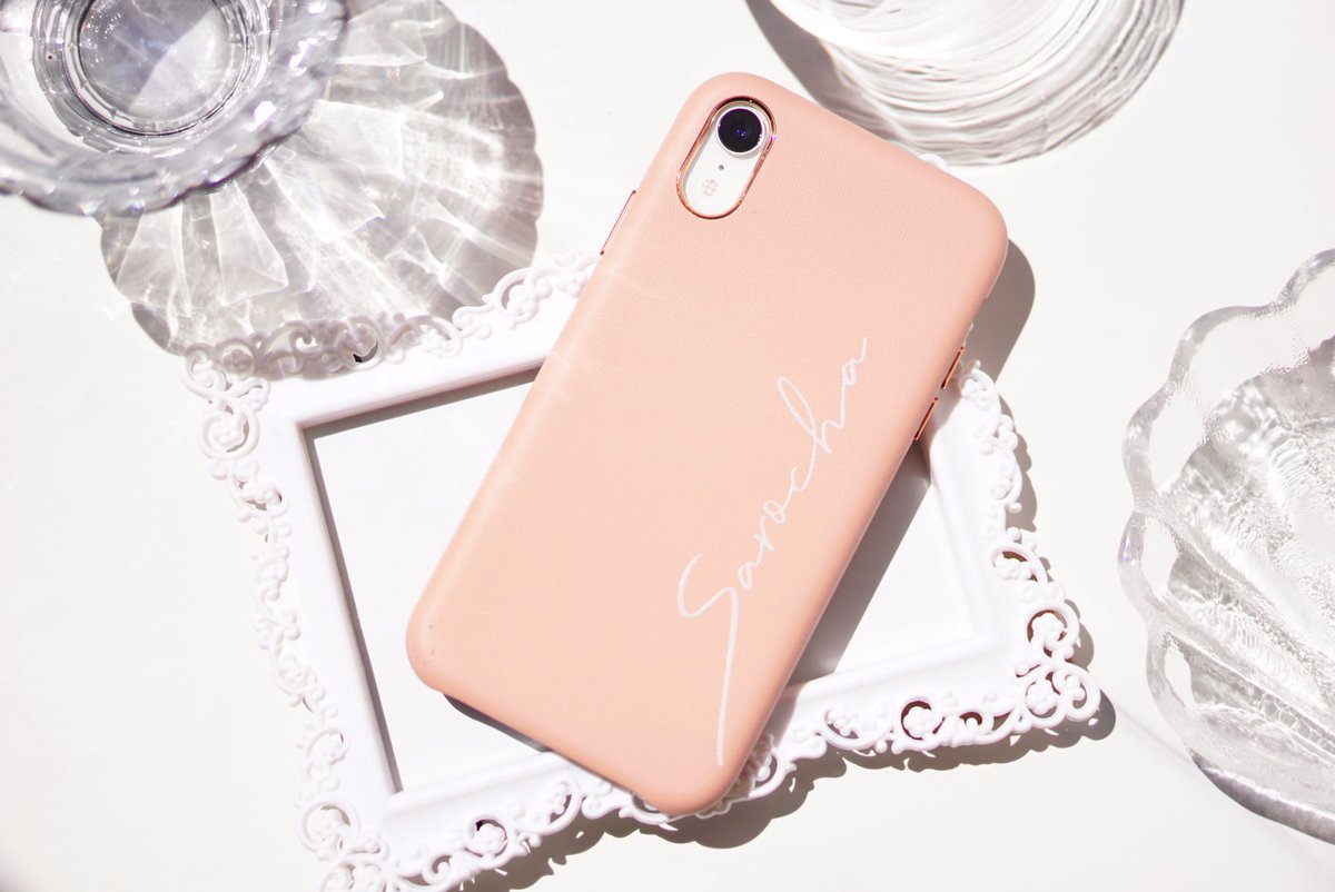 saroreview's tweet photo. สั่งทำเคสจาก Casetology มา สนุกที่ได้ออกแบบเอง สามารถเลือกวัสดุ สี ตัวอักษรฟอนต์ การจัดวางอะไรเองได้หมดเลย แล้ววัสดุคือดีมากเลยนะ แตงสั่งแบบเคสหนังมา สวยแพงมาก หนังนุ่ม กรอบรอบกล้องกับปุ่มกดเป็นอะลูมิเนียม เพิ่มความหรูหราเข้าไปอีกก #CTLG #CraftYourOwnCase #ใช้ดีบอกต่อ https://t.co/0V3ctFwz3G