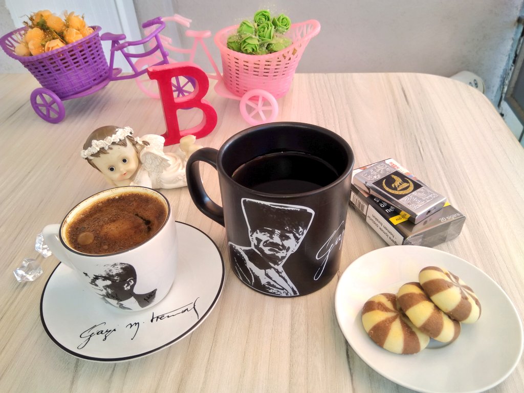 asenaa027's tweet photo. Şu Türk Kahvesinin ve tatlının verdiği mutluluğu veren Adam'a  nikahı basacağım! O derece diyorum :)))
☕🍪 https://t.co/GXVnAgvGoh