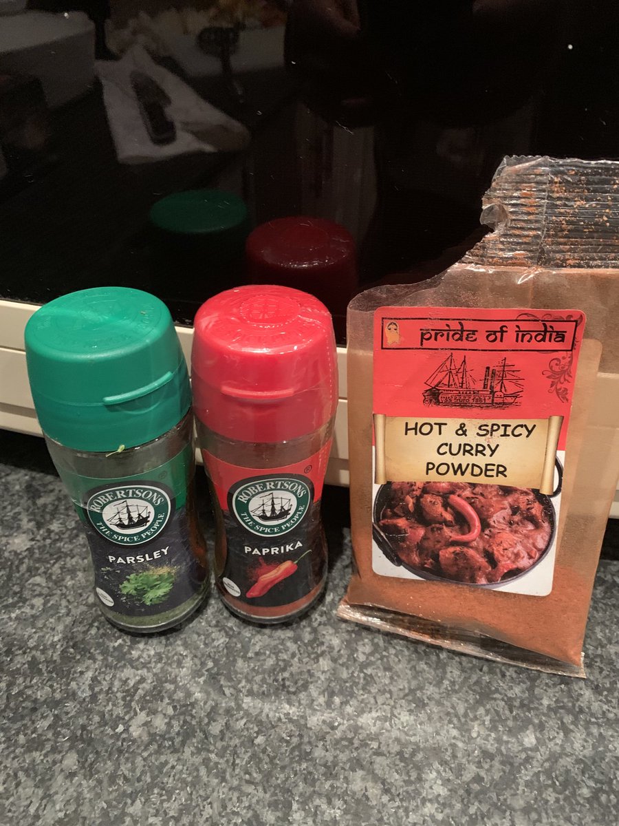 tito_mboweni's tweet image. A couple of days ago. Boerevors “stew”: garlic, red and yellow pepper, onions, curry powders and vors. After budget debate, now warming this up for lunch.