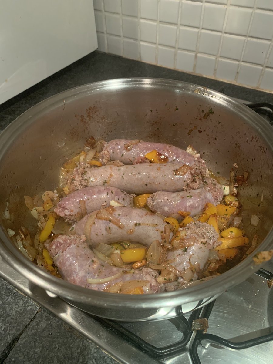 tito_mboweni's tweet image. A couple of days ago. Boerevors “stew”: garlic, red and yellow pepper, onions, curry powders and vors. After budget debate, now warming this up for lunch.