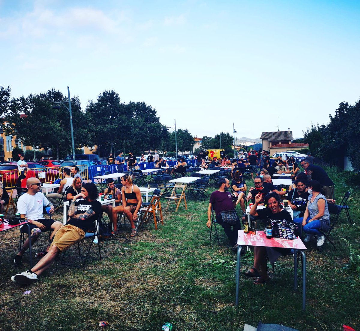 latrauna's tweet photo. Estem molt contentxs de poder-vos compartir la crònica del 1er concert del Trauma i de la Batzagada, gimnàs popular  i associació cultural del Baix Montseny. En contra de tot pronòstic, el vàrem poder celebrar amb les mesures higièniques i l'esforç extra que requeria.+ https://t.co/8njSAjeqVm