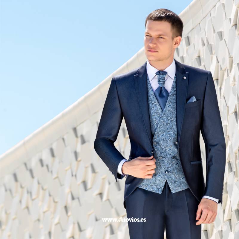 DNovios1's tweet photo. Los contrastes de colores claros con trajes oscuros son ideales para bodas en días de calor.
#wedding #bodas2020 #bodasvalladolid #trajenovio #trajepadrino #alquilerchaque #bodassalamanca #bodassegovia #bodaszamora #vestidodenovia #noviasespaña #bodasespaña #noviasvalladolid https://t.co/W2QKmQYGPr