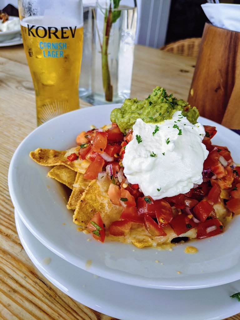 VictoriaGuy_'s tweet photo. Another day, another @KorevLager craving satisfied (paired perfectly with some fresh nachos obviously) 💙 https://t.co/uRcMBehuHE