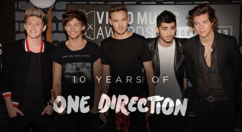 ActualityFM_es's tweet photo. 😱 @onedirection cumple hoy 10 años... ¡y lo celebra por todo lo alto! 🎂🎶

Te explicamos el material inédito que puedes disfrutar: un documental, nuevos EPs y más en 👉🏻 https://t.co/0CtGjlyd5o

#10YearsOfOneDirection #10YearsOf1D https://t.co/0kdhCPESL6