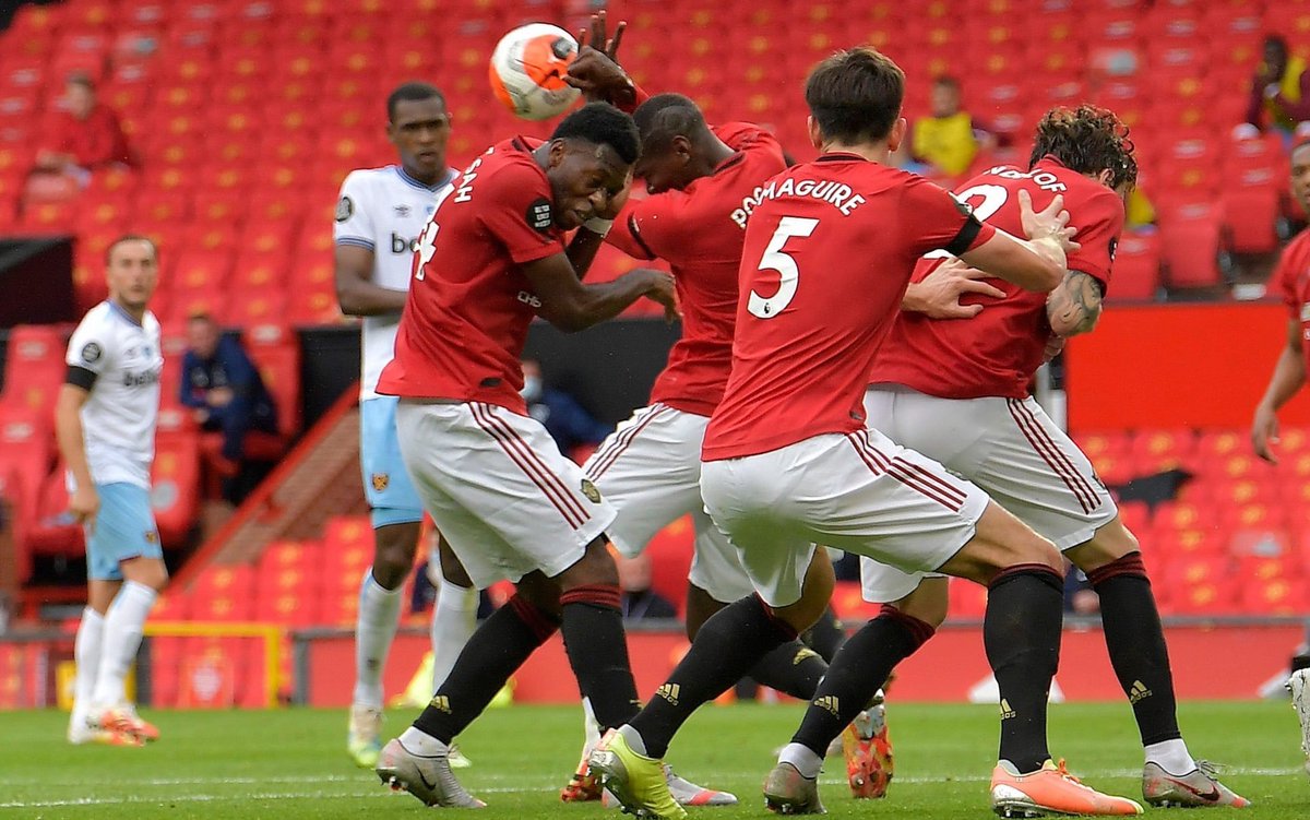 UTDMurphy's tweet photo. But Pogba is unprofessional right ? https://t.co/ohokD7Eb3S