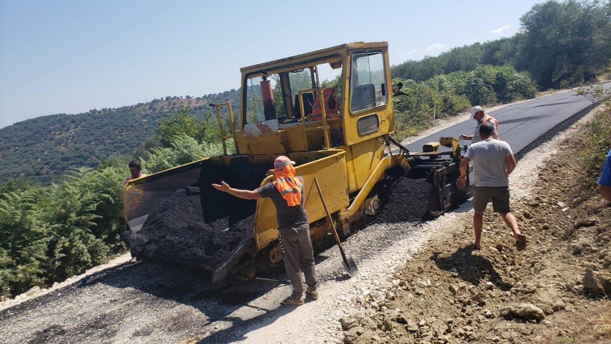 LeliDritan's tweet photo. 🛣Një premtim i mbajtur nga Bashkia Vlorë, për asfaltimin e segmentit rrugor të  fshatit Trevllazër, që e lidh me rrugën kombëtare ✅

🙂E gjithë vëmendja shkon për të gjithë zonat rurale, në territorin e Bashkisë Vlorë✅ https://t.co/AcquzkjpVF