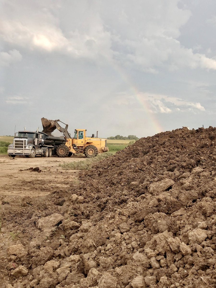 nutrientadvisor's tweet photo. We found the "pot of gold" at the end of the rainbow! #blackgold #maximizeyourmanure https://t.co/5LQYti4MrS