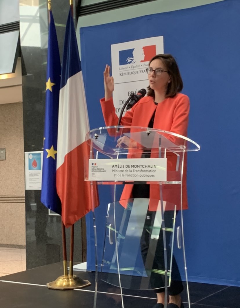 LaFabrique_RH's tweet photo. @AdeMontchalin est à la @Prefet75_IDF pour échanger avec les agents sur la modernisation de l'action publique. L'occasion pour @MarineBeck de présenter notre laboratoire d'innovation publique, notre espace de coworking "L'ETAP" ainsi que le @ChatbotNoa ! https://t.co/WfOvu8sBsz