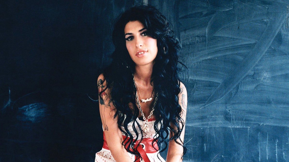 PopCrave's tweet photo. 9 years ago today, the legendary Amy Winehouse tragically passed away.

An immense talent, the singer-songwriter saw huge success and had an undeniable impact on the music industry. Her legacy will live on forever. https://t.co/QPNPhXzoC0