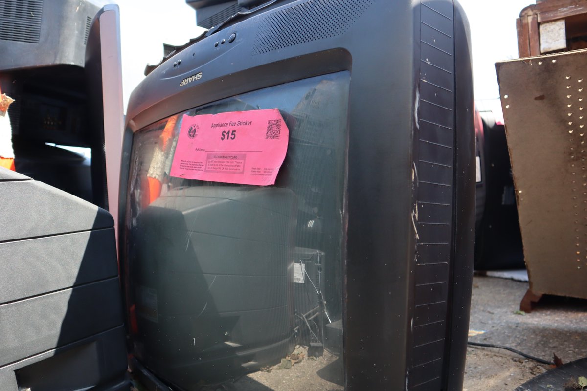 CityofMadison's tweet photo. DO NOT PUT TELEVISIONS AT THE CURB. TVs contain hazardous material like lead and mercury. Safely recycle them by taking them to a drop-off site. https://t.co/kz4KrnKTVP @UWMadison @EdgewoodCollege @MadisonCollege  #studentmove https://t.co/2ZRPkpzPW1