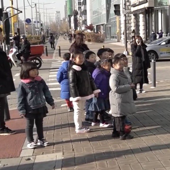 evrytngg's tweet photo. [성내동 초딩 인성 공론화]

사랑을했다 부른 사람들이냐고 물어보더니 아니라니까 
그럼 ¡tzy냐고 되물어봄 https://t.co/0JuuRAmVQL
