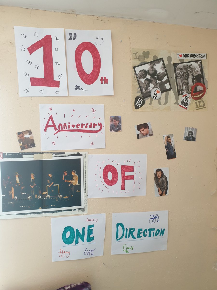 vic_ev's tweet photo. My daughter has made sure she decorated her room for the #10YearsOf1D today! #DIRECTIONERSBREAKTHEINTERNET #onedirection10thanniversary #10YearsOfOneDiretion #10YearsOf1D #OneDirection @onedirection @Harry_Styles @Louis_Tomlinson @NiallOfficial @LiamPayne @zaynmalik https://t.co/zmhgNypzKv