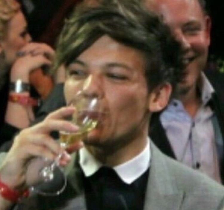 Lou◟̽◞̽ tweet media