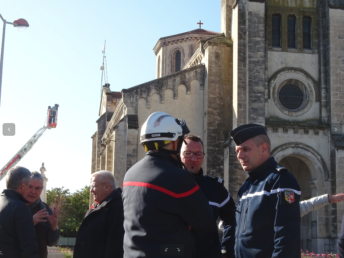 Gendarmerie_007's tweet photo. #AuRevoir

Le colonel COULBEAU, après avoir commandé durant 3 ans le Groupement de l'Ardèche, quitte ses fonctions pour la Direction Générale de la @Gendarmerie.

Les 👮‍♂️👮‍♀️ de l'Ardèche lui souhaitent pleine réussite dans ses nouvelles fonctions.
#TousMobilisés
#RépondrePrésent https://t.co/a60TXXCMh1