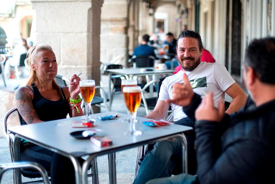 Els epidemiòlegs volen prohibir fumar a la platja i les terrasses per evitar més contagis de coronavirus
bit.ly/2Cy3KX3