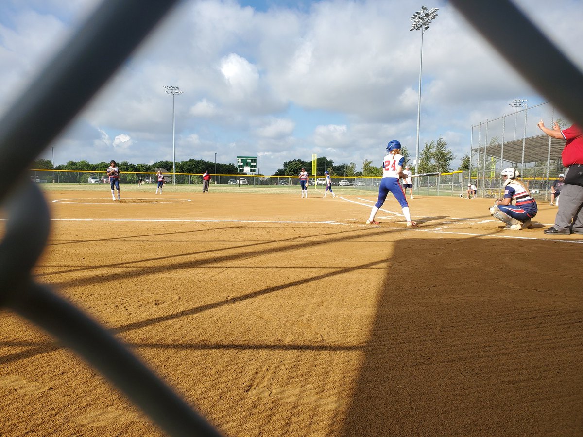 texasglory2024's tweet photo. The #TexasGlory2024 girls
are getting ready to ball in the 
 USSSA Southern Nationals 2020.All games will be streamed on Athletes Go Live code 4261. @USSSAFastpitch  @AthletesGoLive #KeepGrinding 💪🥎❤️💣 https://t.co/eirkXPApj1