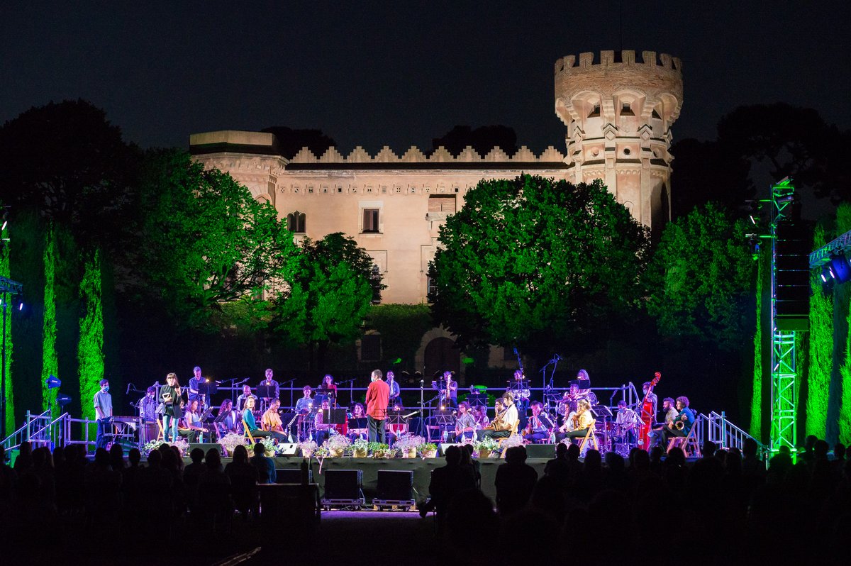 ¡NOMÉS PODEM DIR UNA COSA: SOU EXEMPLARS! Recuperats del subidón del #concertqueetmereixes, milions de gràcies al públic de Cerdanyola i d'altres poblacions, que vau demostrar una responsabilitat impecable.