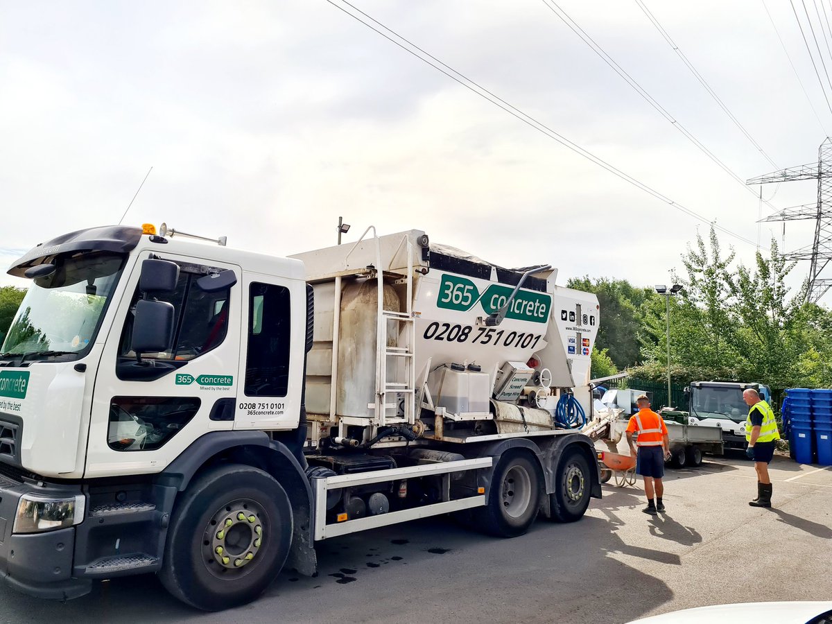 This morning we poured a slab locally for Spelthorne Borough Council... 

The chaps did well on the barrows, considering half the team were in their 60's and it was 22 °c 🥵

If you have any concrete requirements then call 365 today on 0208 751 0101 

#thursdaymorning #concrete