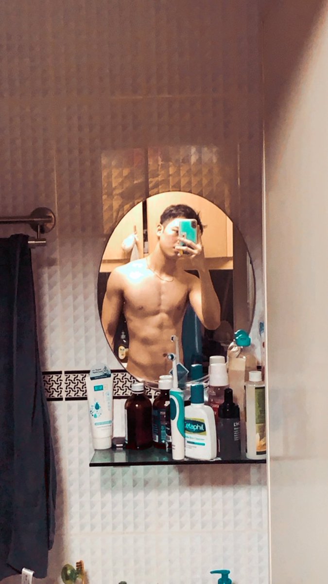 skyquizon's tweet photo. brought to u by cetaphil jk https://t.co/5fPoiIuUWp