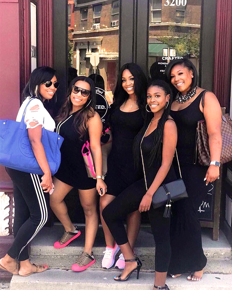 craftedstl's tweet photo. Today is National Friendship Day! And what says friendship more than Sunday brunch with some pals? We're serving up brunch until 4 pm this afternoon so gather some friends and join us! #nationalfriendshipday #sundaybrunch #craftedstl #mimosas #brunch https://t.co/YCXJQpouYS