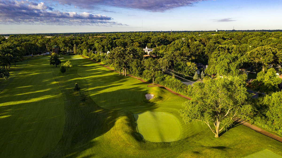 fried_egg_golf's tweet photo. There are some awesome greens @MedinahCC #1. This course isn’t talked about enough as one of the most fun in Chicago. https://t.co/lSDlnl6poc