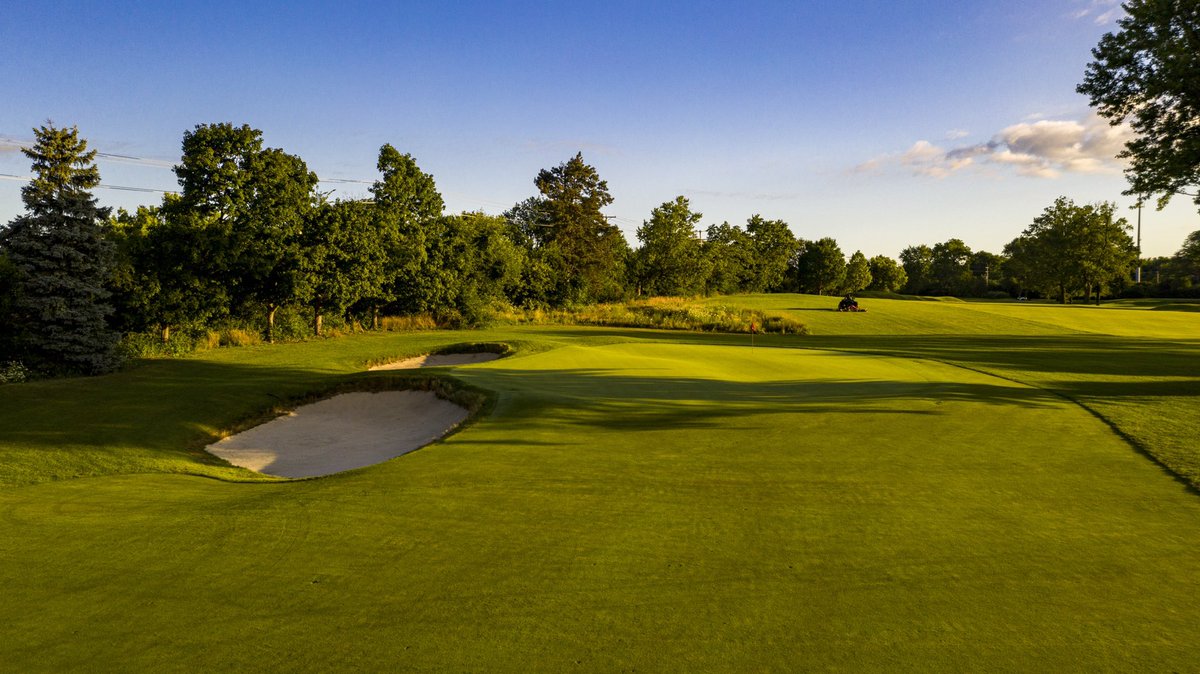 fried_egg_golf's tweet photo. There are some awesome greens @MedinahCC #1. This course isn’t talked about enough as one of the most fun in Chicago. https://t.co/lSDlnl6poc