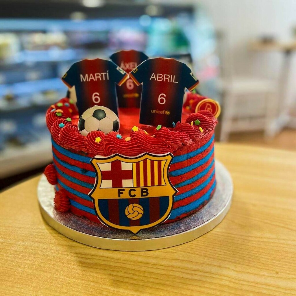 Pasteleria Daily auf Twitter: „Un pastel muy culé para 3 aficionados del  Barça como son Martí, Abril y Áxel. ¡Esperamos que hayan disfrutado el  pastel y sus colores! Visita nuestra página web