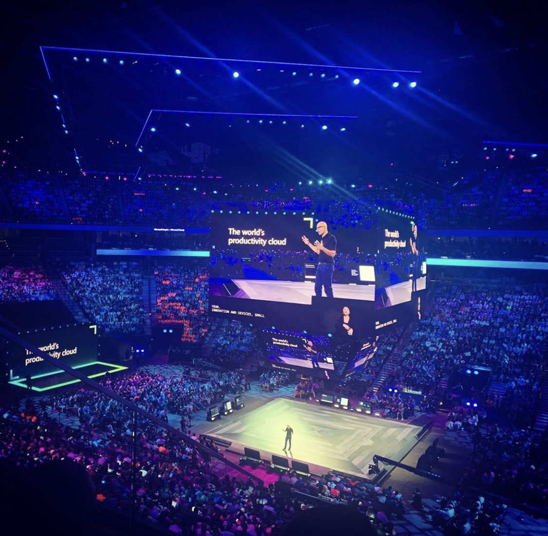 y99's tweet photo. Microsoft Ready & Inspire - then & now :) #MSInspire #MSReady https://t.co/hi8DjlajY4