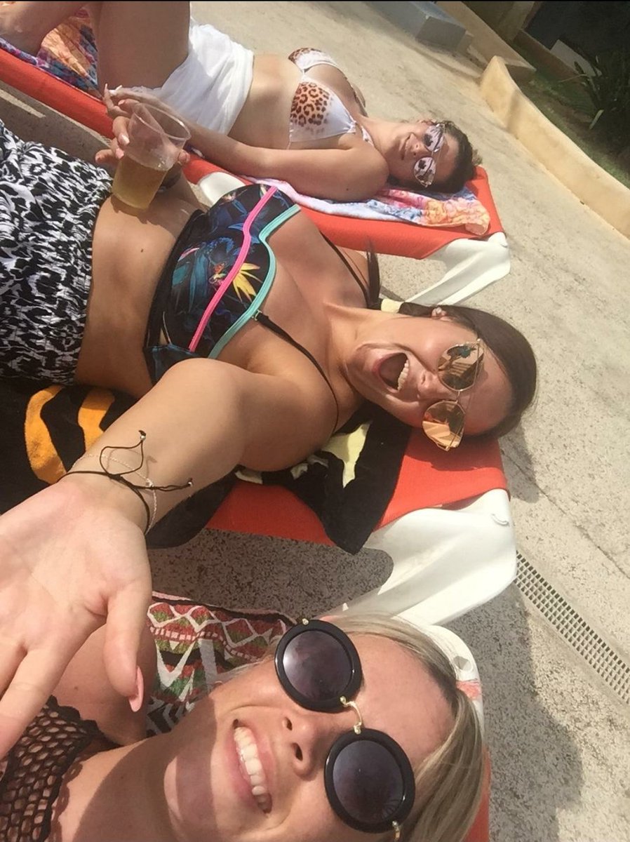 SCW1986's tweet photo. Love a little video call with these two @jennyaylward_x @hbrowne49 💕
.
We're always rearranging or running late but we make it at some point in the week and it's always a giggle 🤣. Thought this pic was apt Han with the shandy 🍻 and your new motto ha! https://t.co/GkeE5rm7GD