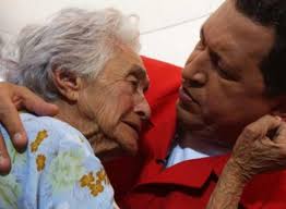 #DeInterés |Con la llegada de la Revolución Bolivariana nuestro Comandante Chávez garantizó en la nueva constitución de 1999 el derecho a la pensión digna ajustada al salario mínimo.  #RevolucionEsAmorMayor #PorUnSeguroMásSocial #SoberaníaAlimentaria
<a href="/NicolasMaduro/">Nicolás Maduro</a>
<a href="/magallyvina/">Magaly Gutiérrez</a>