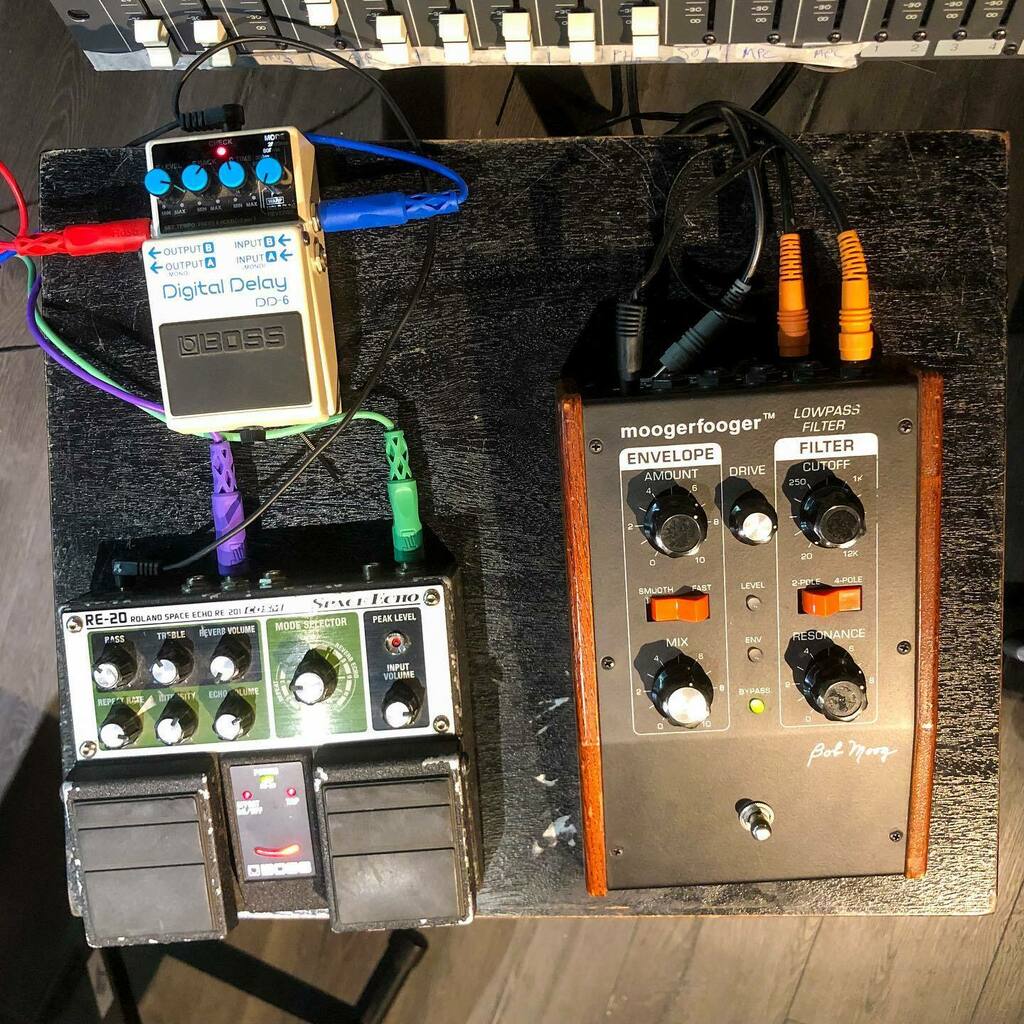 a trusted and battle tested trio
.
.
.
#dd6#re20#bosspedals#moogerfooger##moog#guitarpedals#delaypedal#lowpass#effectspedals instagr.am/p/CC_NmjkBHo6/