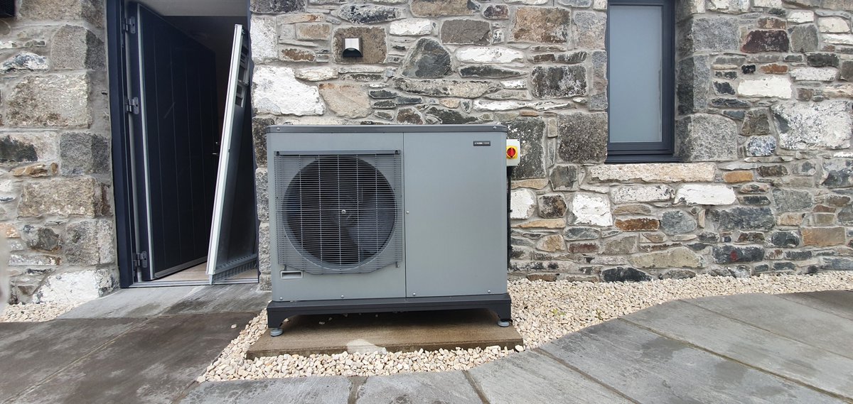 HomeRenewables1's tweet photo. Read our new blog on Air Source Heat Pump Servicing and Maintenance! Click on the link to get reading! #renewableenergy #renewables #heatpumps #cleanenergy 

https://t.co/cpFpk6EavT https://t.co/qCtMgUYiOz