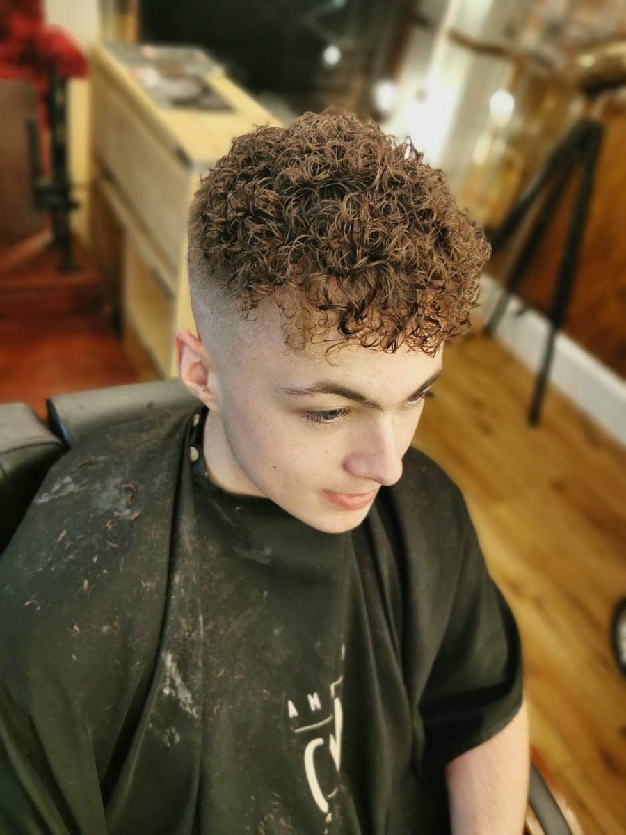 The_InnBarber's tweet photo. #northampton #northantsbarber #northamptonbarber #mensperm #tightperm #skinfade #topperm https://t.co/eUwcq3JeCC