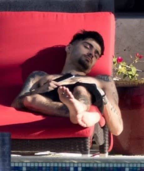 Paolrest's tweet photo. #10YearsOfOneDiretion
FANDOM: ZAYN ARE YOU THERE?

ZAYN: https://t.co/Fh041JmnqW