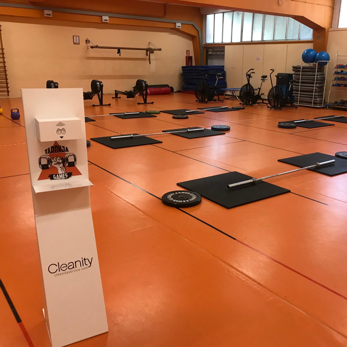 Cleanity_es's tweet photo. Nuestros tótems automáticos garantizando la higiene de manos en el Taronja Games 2020, que se celebra en Valencia y que ya ha empezado a acoger atletas de toda Europa. 🥇🥈🥉
#volvemosconpunch #higieneydesinfección #seguridadeneldeporte #taronjaGames #solucionescleanity https://t.co/jsujz8GWyl