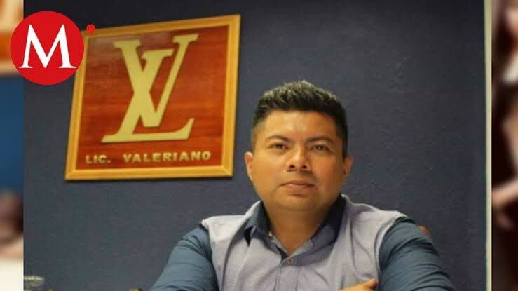 EmilioCadernMne's tweet photo. @soylaloflores ¿Y el Licenciado Valeriano? https://t.co/bDjapBoxaE