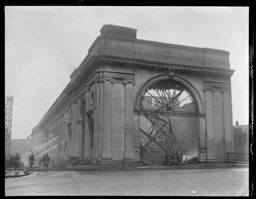 CharlieOnMTA's tweet photo. The original Back Bay Station built in 1899 and used until 1929 when it was replaced by the second Back Bay Station which was then replaced by the current station in 1987. #Boston #MBTA #transit #ThrowbackThursday #tbt https://t.co/yXG6VHiUM8